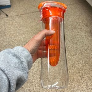 NWOT- Fruit Infuser Water Bottle BPA-Free Fruit
Infusion. I don’t the OZ